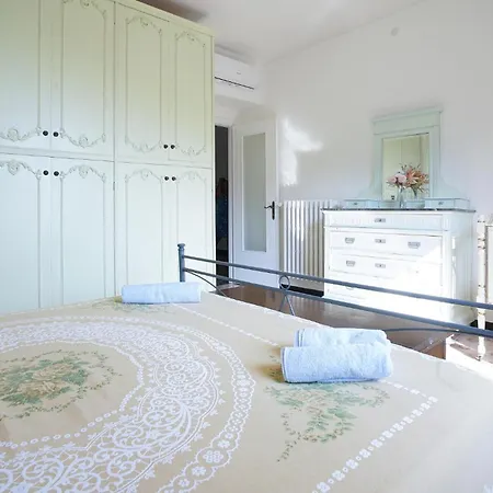 3 Bedroom Amazing In Apartment Avegno